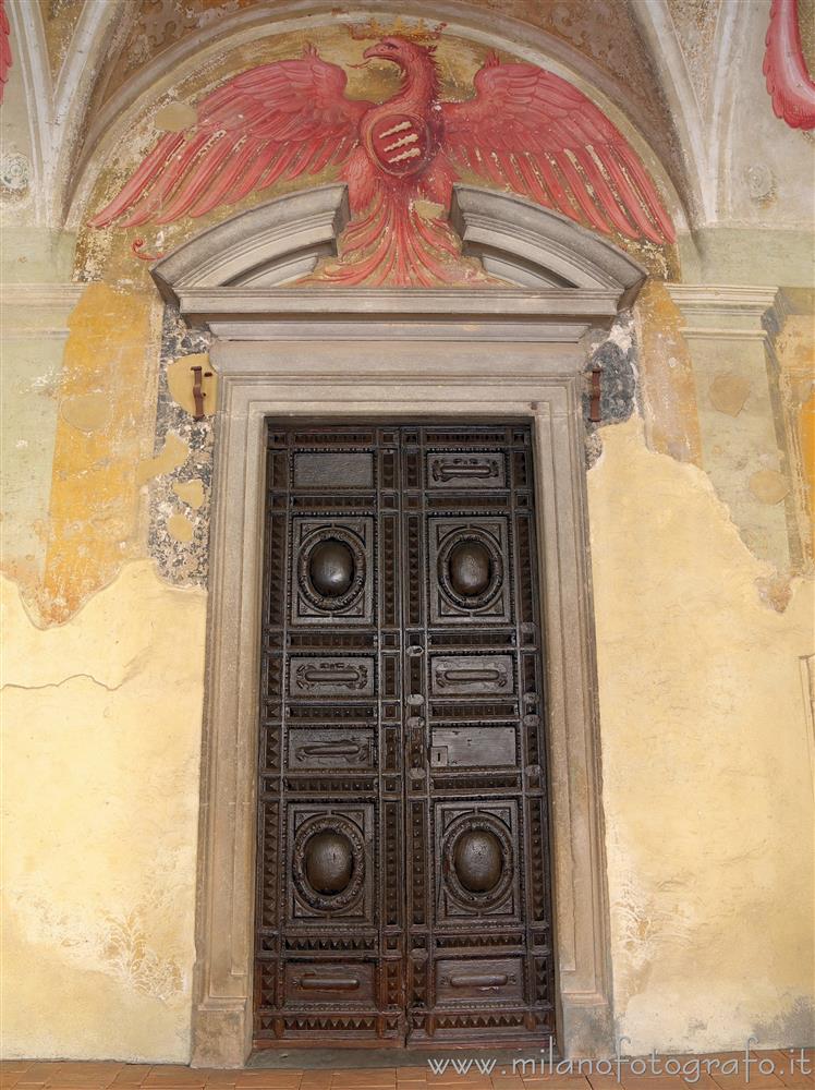 Cavernago (Bergamo) - Portale interno nel cortile del Castello di Cavernago 